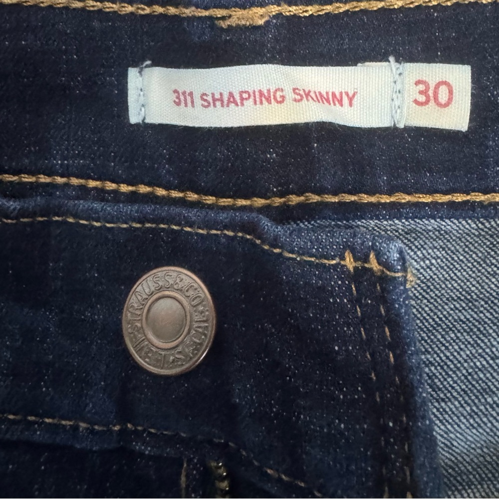 Women's Levi's® 311™ Shaping
Skinny Jeans like new 30 x 30 - Picture 3 of 5